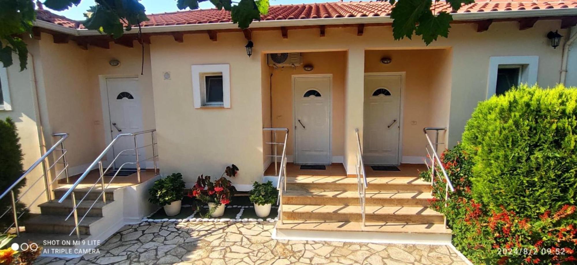 Vasil Rooms Lukove Exterior photo